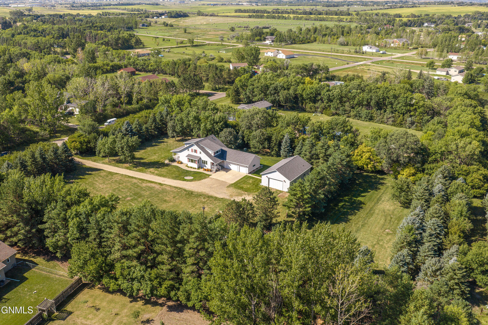 Property Photo:  2880 Clover Lane  ND 58503 