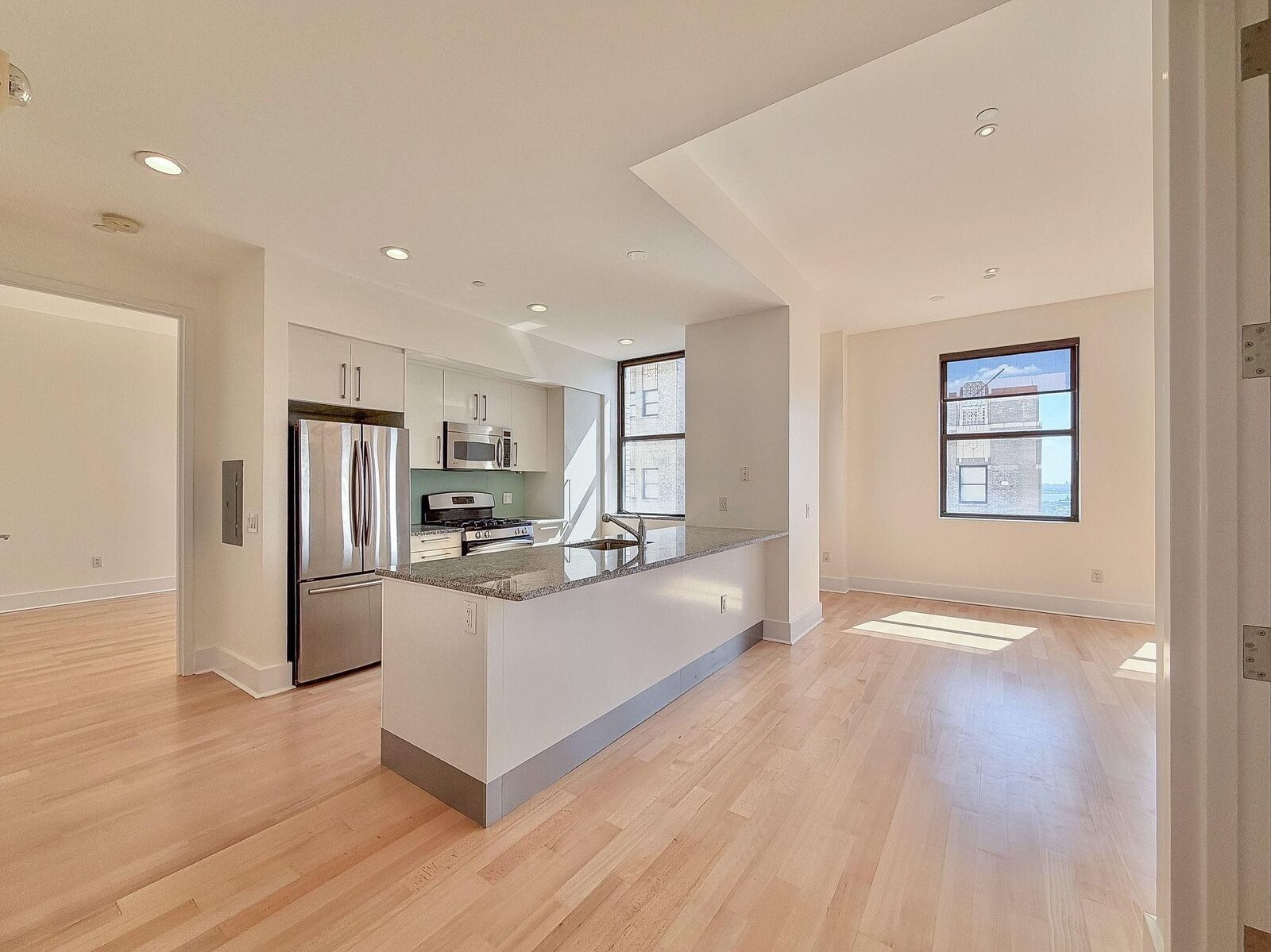 Property Photo: 4 Beacon Way 1705 NJ 07304