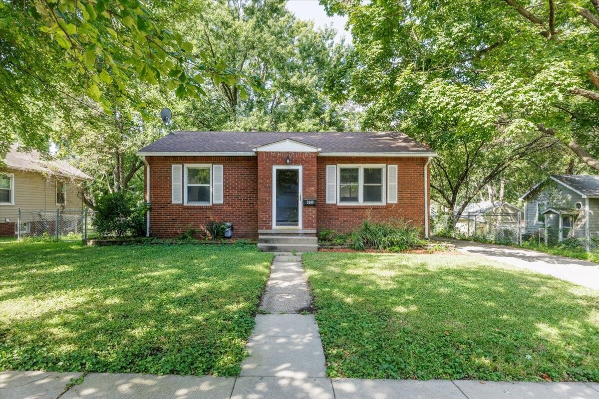 Property Photo:  2600 61st Street  IA 50322 