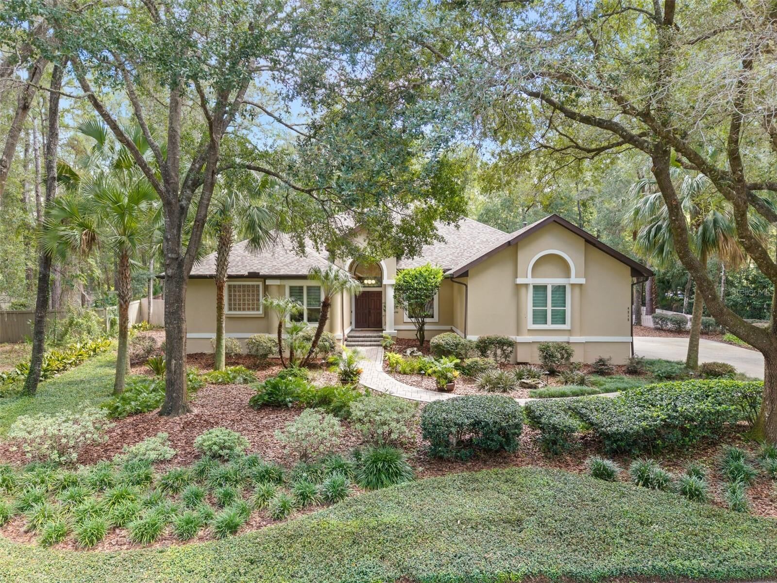 Property Photo: 4215 SW 91st Drive FL 32608