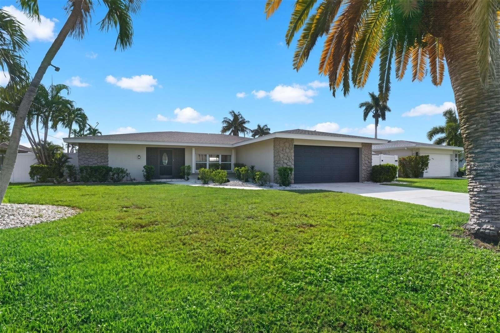 Property Photo:  5349 Cobalt Court  FL 33904 