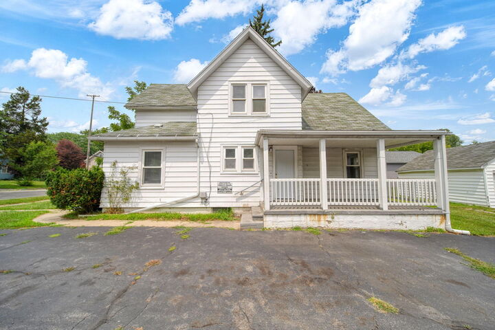 Property Photo:  1209 3rd Street  MI 49203 