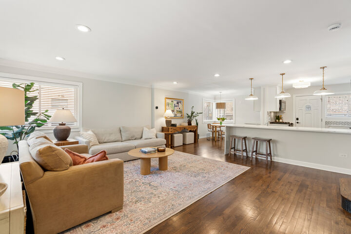 Property Photo:  428 W Wellington Avenue B  IL 60657 