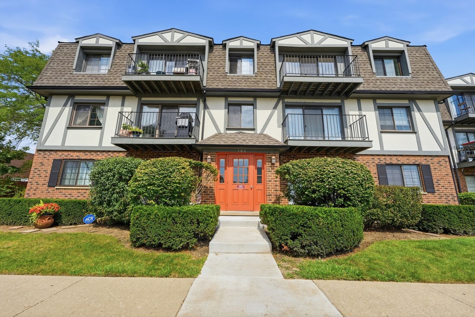 Property Photo:  102 Steeple Drive B  IL 60089 