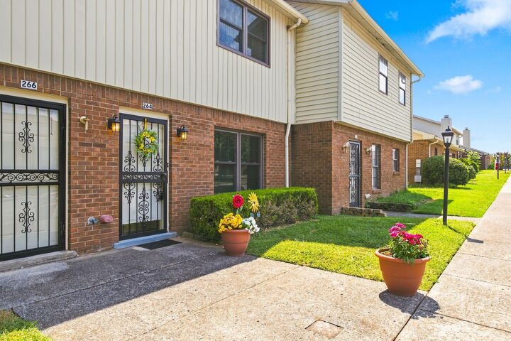Property Photo:  264 Mayflower Ln N  TN 37115 