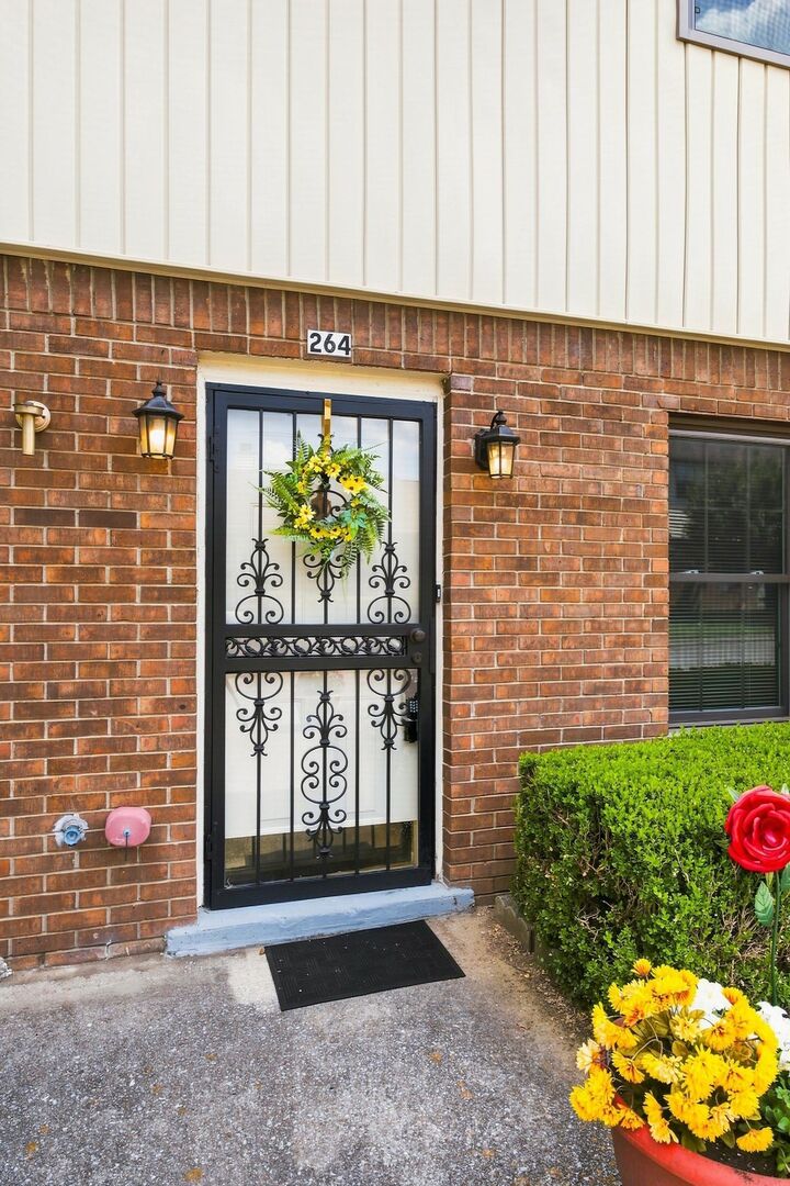 Property Photo: 264 Mayflower Ln N TN 37115