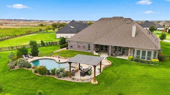 Property Photo:  533 Eastmeadow Lane  TX 76226 