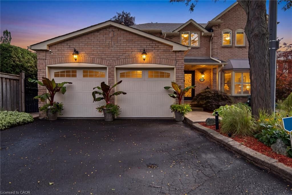 Property Photo: 6624 Mockingbird Lane ON L5N 5K4