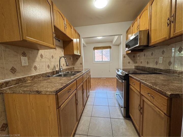 Property Photo:  100 Quigley Road 14  ON L8K 6J1 