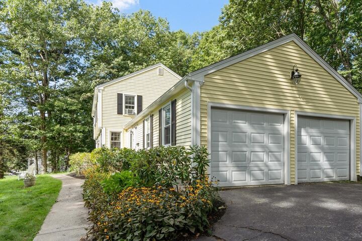 Property Photo:  2 Nipmuc Rd  MA 01612 