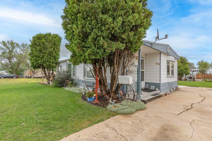Property Photo:  106 2 Street NE  AB T0J 2P2 