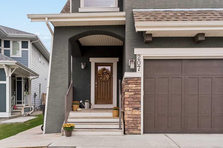 Property Photo:  207 Mahogany Grove SE  AB T3M 1W8 