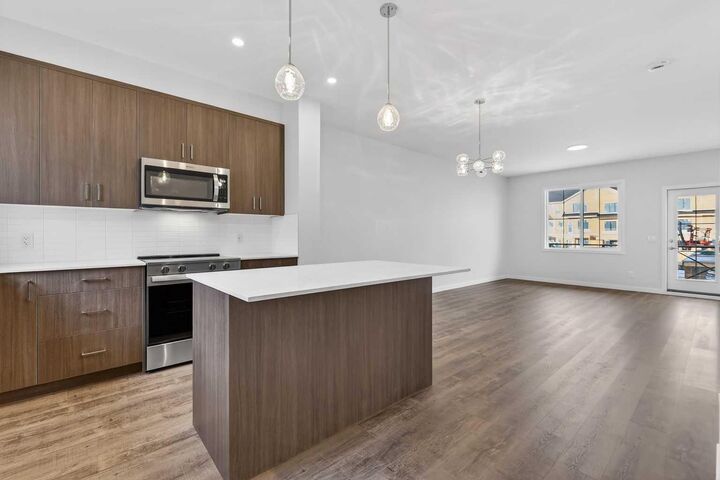 Property Photo:  1750 Rangeview Drive SE 205  AB T3S 0X3 