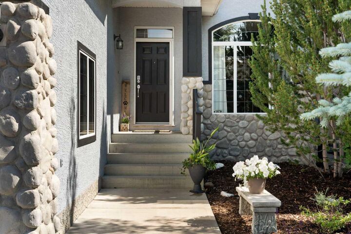 Property Photo:  146 Discovery Ridge Way SW  AB T3H 1A1 