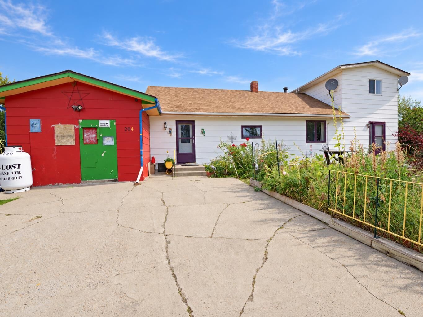 Property Photo:  204 Cady St  AB T0K 2P0 