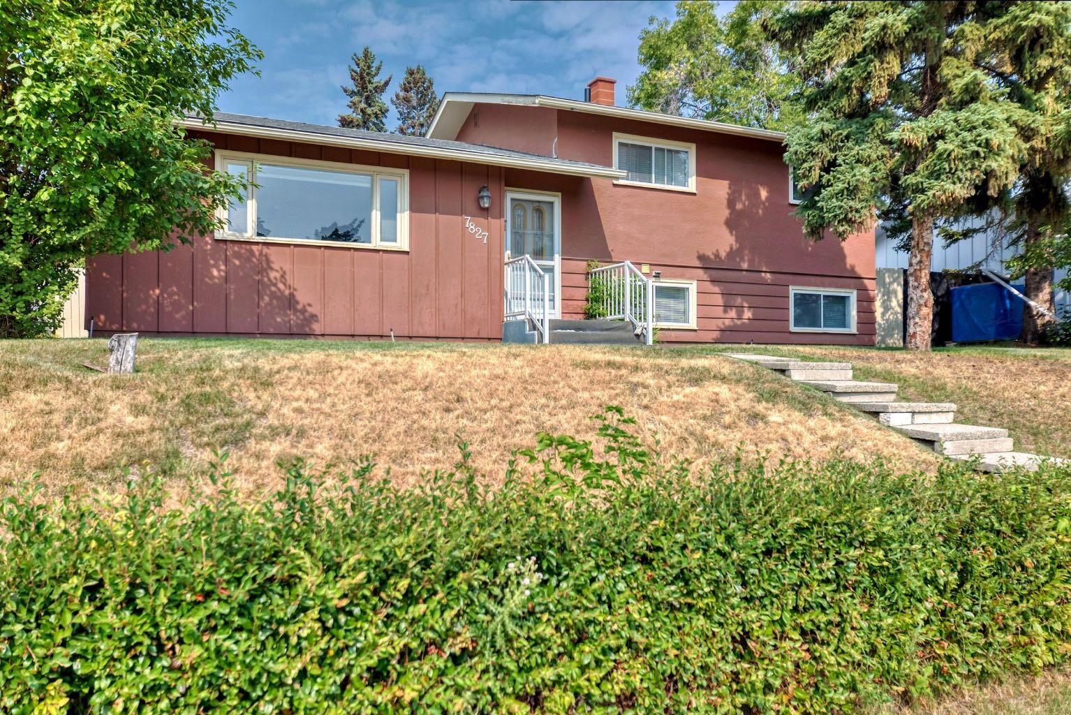 Property Photo:  7827 Fairmount Drive SE  AB T2H 0X8 