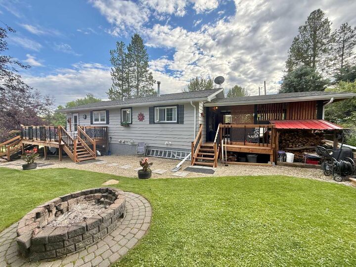 Property Photo:  5002 50 Street  AB T0E 1X0 