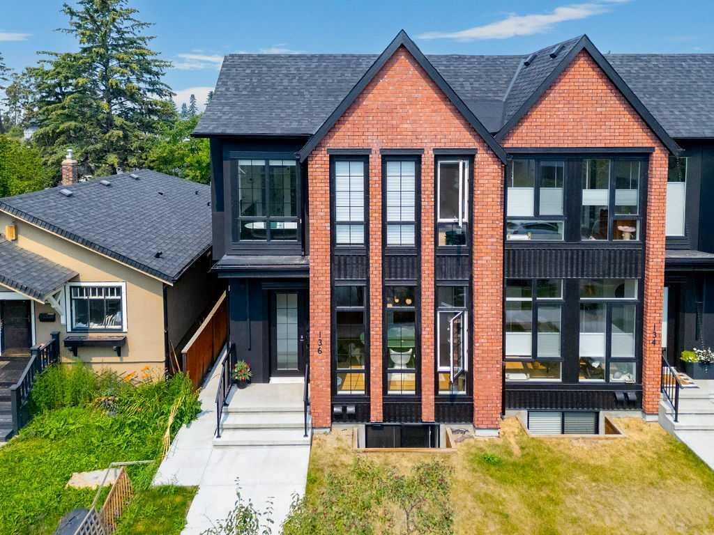 Property Photo:  136 10 Avenue NW  AB T2M 0B3 