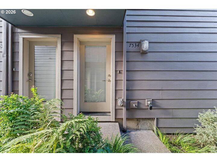 Property Photo:  7534 N Burlington Ave  OR 97203 