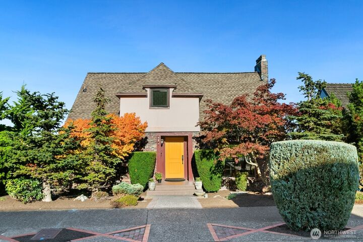 Property Photo:  2472  Montavista Place W  WA 98199 