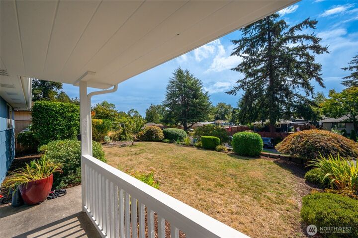 Property Photo: 922 NE 150th Street WA 98155