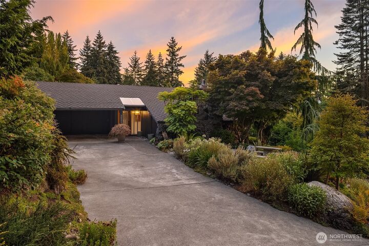 Property Photo: 2605 SW 151st Place WA 98166