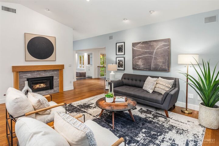 Property Photo: 8636 SE 75th Place WA 98040