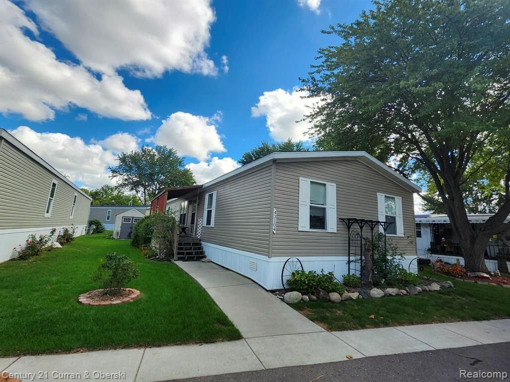 Property Photo: 43104 Riviera Avenue MI 48314