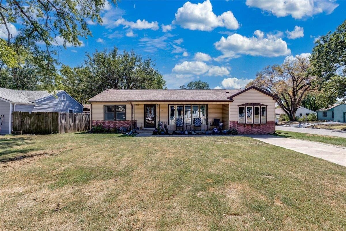 Property Photo:  203 Martha Ave  KS 67110-1468 