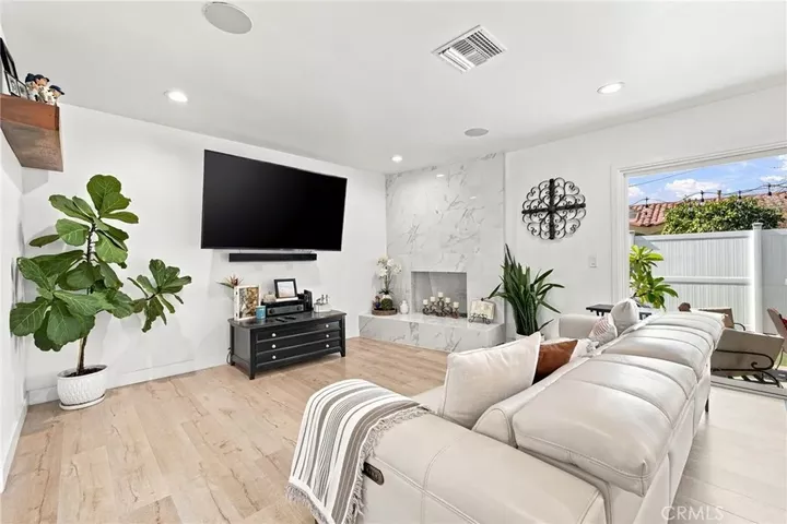 Property Photo:  9654 La Reina  CA 90240 