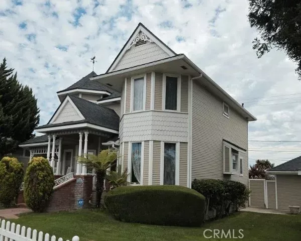 Property Photo:  830 Charles Street  CA 93433 