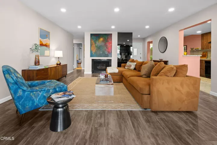 Property Photo:  225 Hermosa Avenue 102  CA 90802 