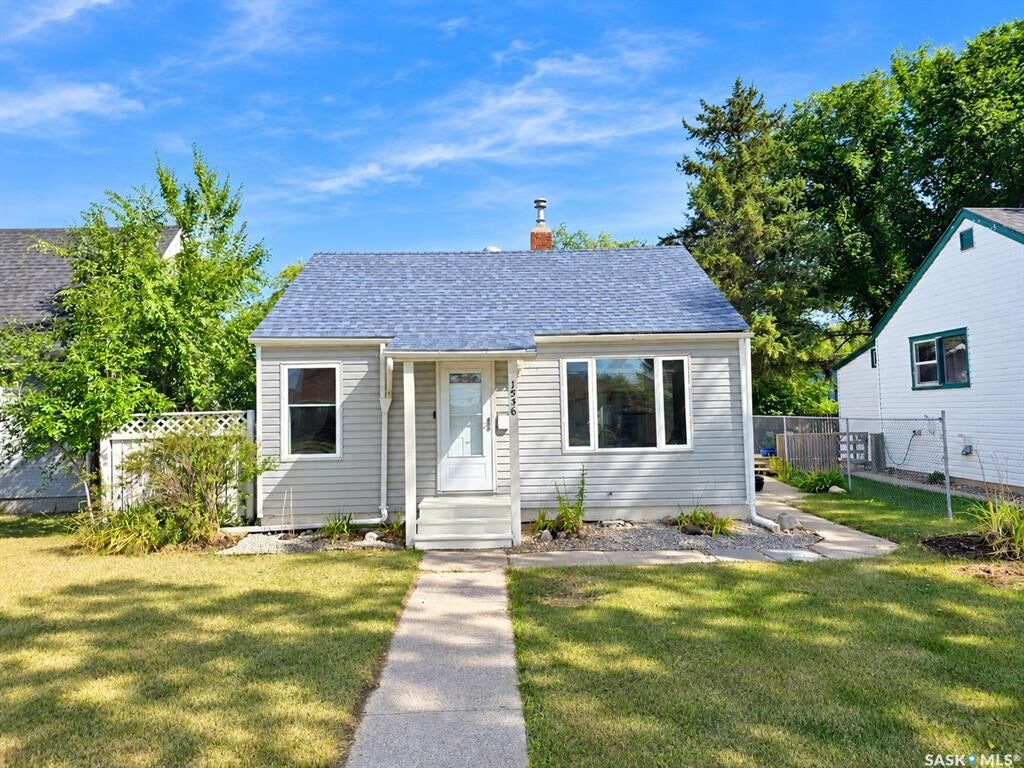 Property Photo:  1536 1st Avenue  SK S7K 1Z3 