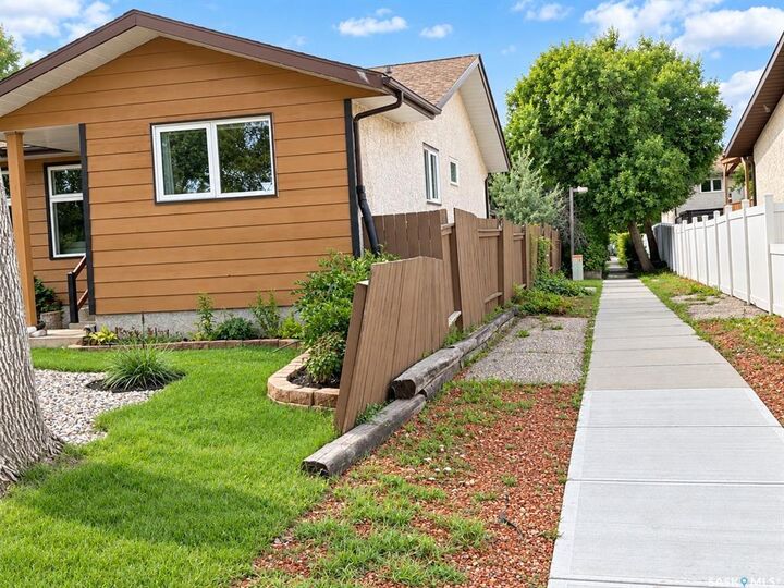 Property Photo:  158 Petersmeyer Street  SK S4R 8J3 