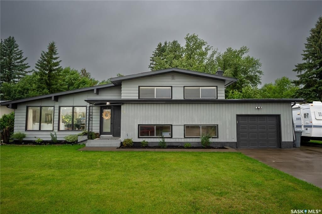 Property Photo: 34 Driftwood Crescent SK S3N 2P8