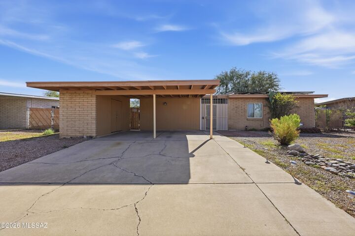 Property Photo: 6916 N Galaxy Place AZ 85741