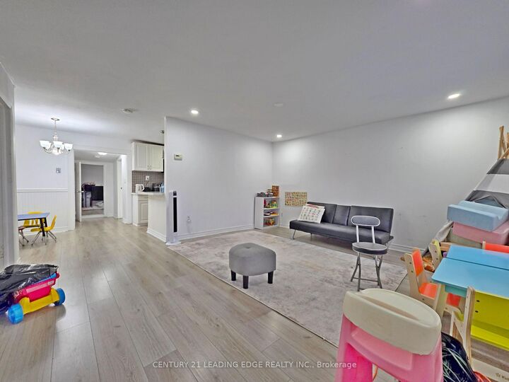Property Photo:  278 Pasadena Drive  ON L4P 2Y9 