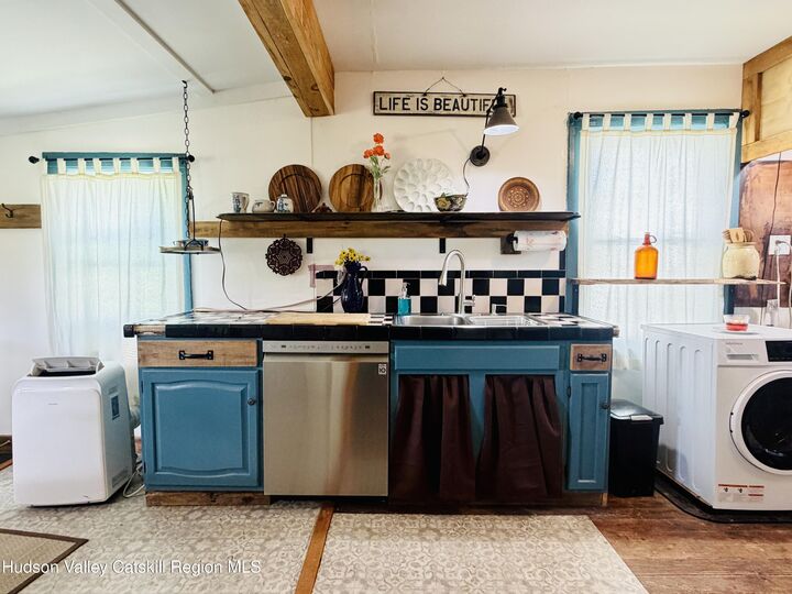 Property Photo:  185 Cronk  NY 12434 
