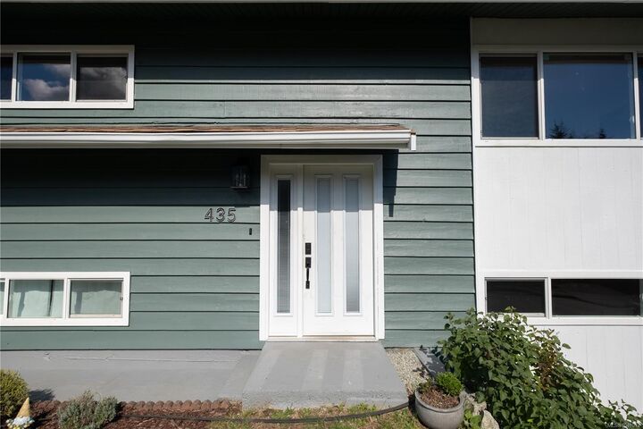 Property Photo:  435 Cedar Cres  BC V0P 1G0 