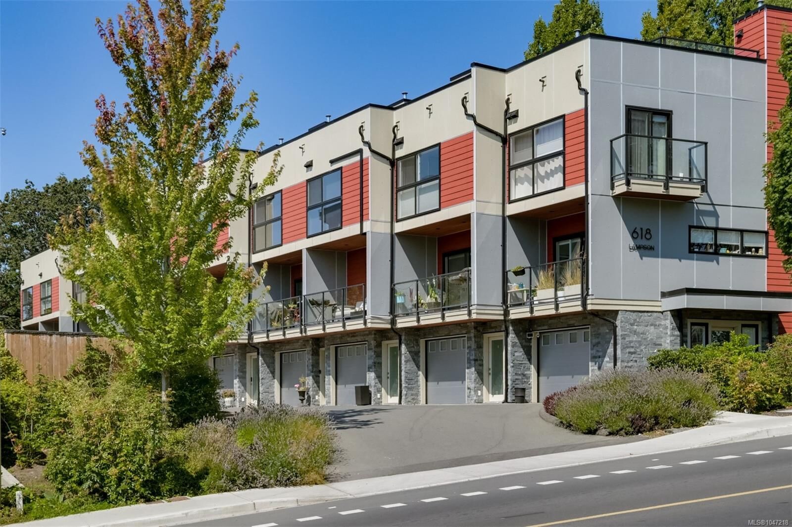 Property Photo:  618 Lampson St #6  BC V9A 6A1 