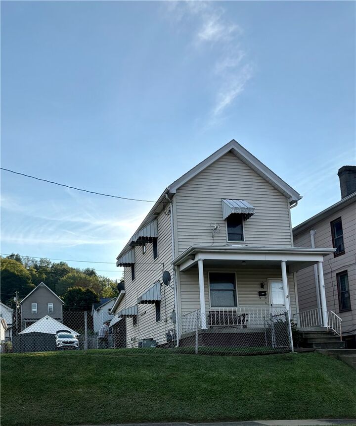 Property Photo:  1107 Crest Ave  PA 15022 