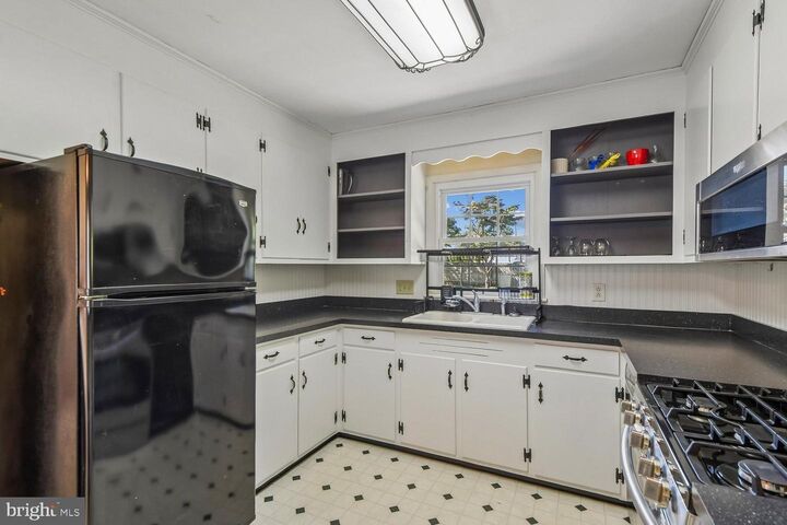 Property Photo: 1042 S Carroll Street MD 21074