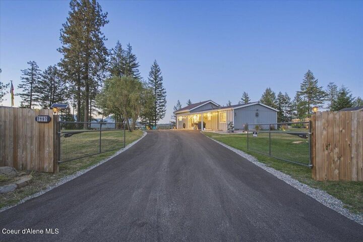 Property Photo:  7497 E Forest View Rd  ID 83801 