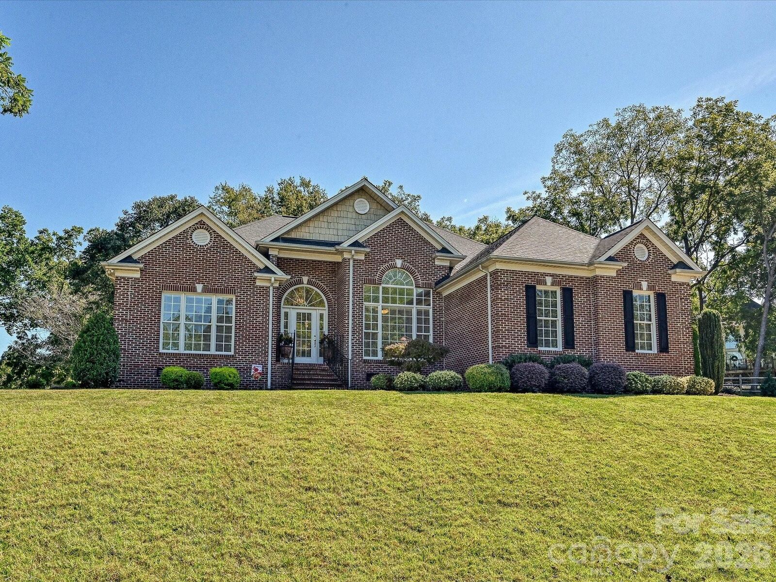 Property Photo: 5125 Walnut Grove Court NC 28120