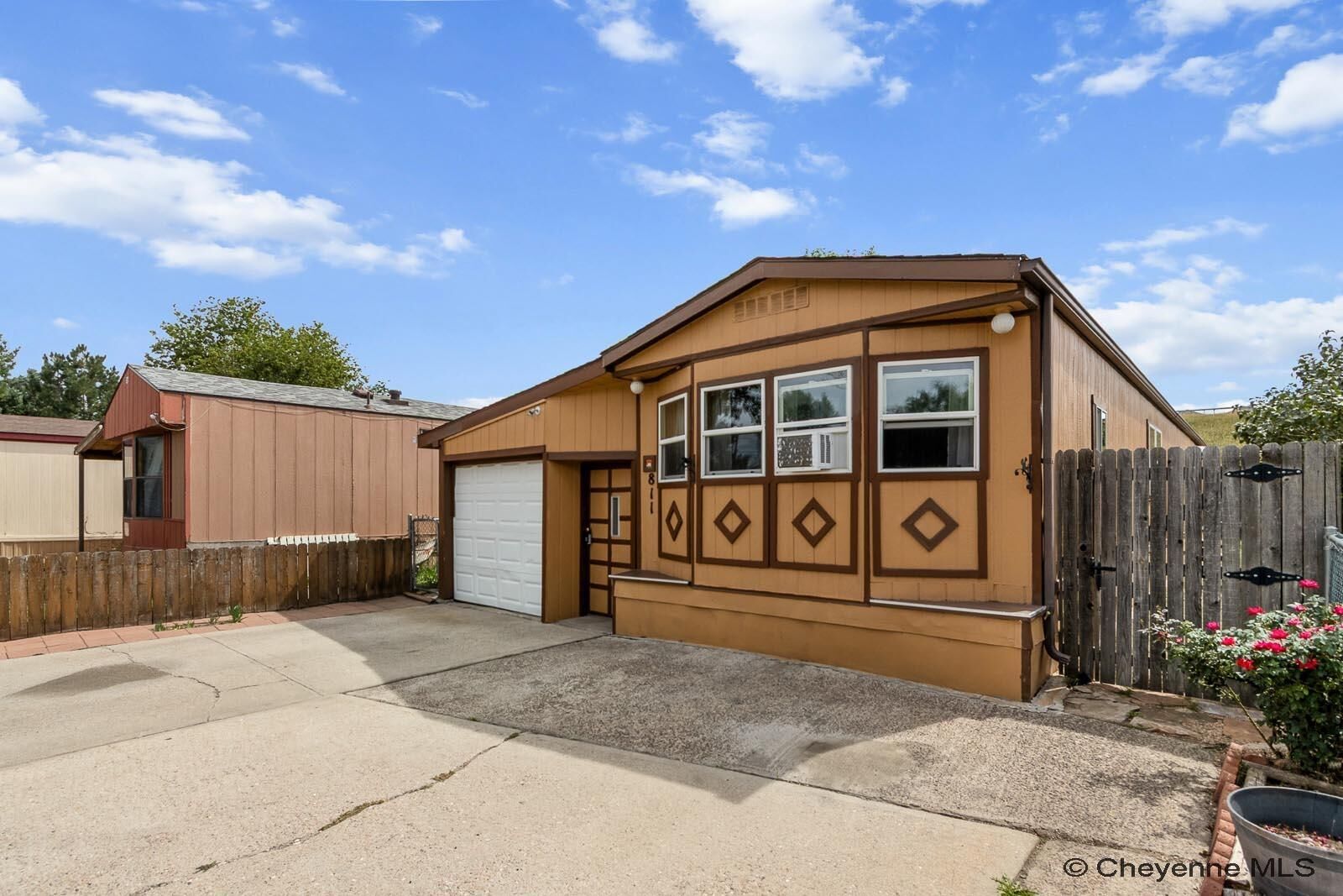 Property Photo: 811 Broken Wheel Ct WY 82007