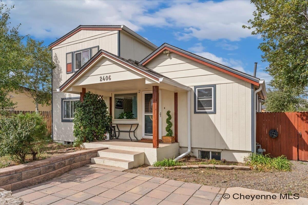 Property Photo:  2406 E 11th St  WY 82001 