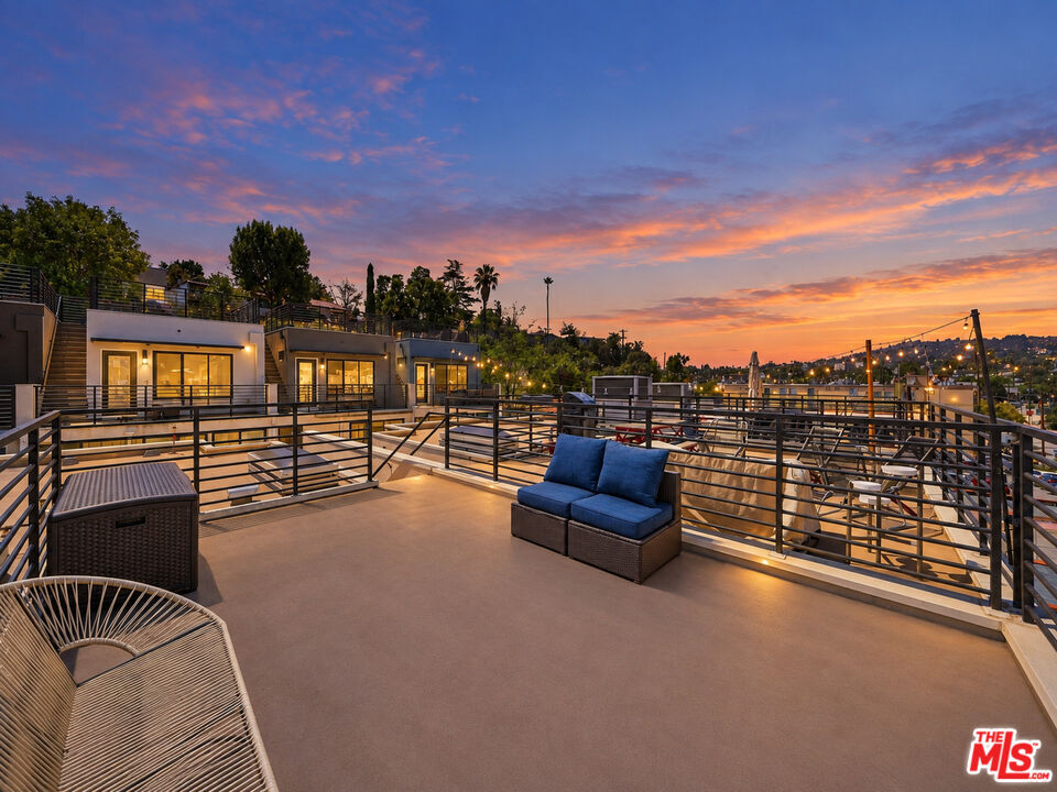 Property Photo:  2928 Rowena Ave, Unit 3  CA 90039 