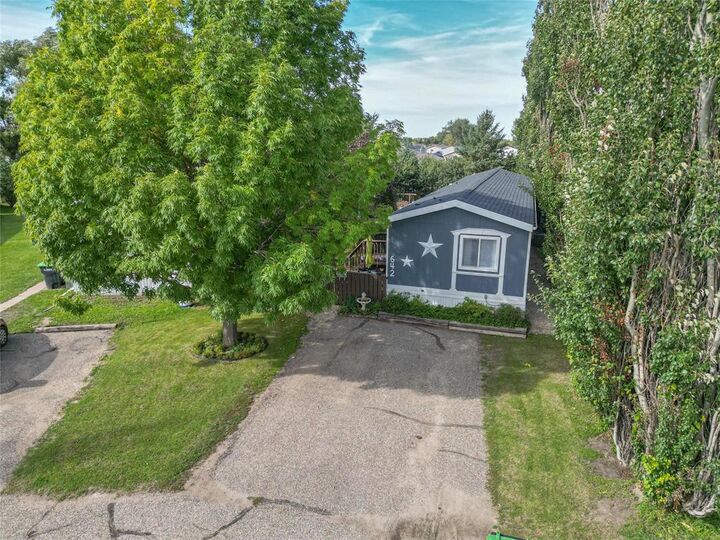 Property Photo: 642 Brentwood Village MB R7B 4C3
