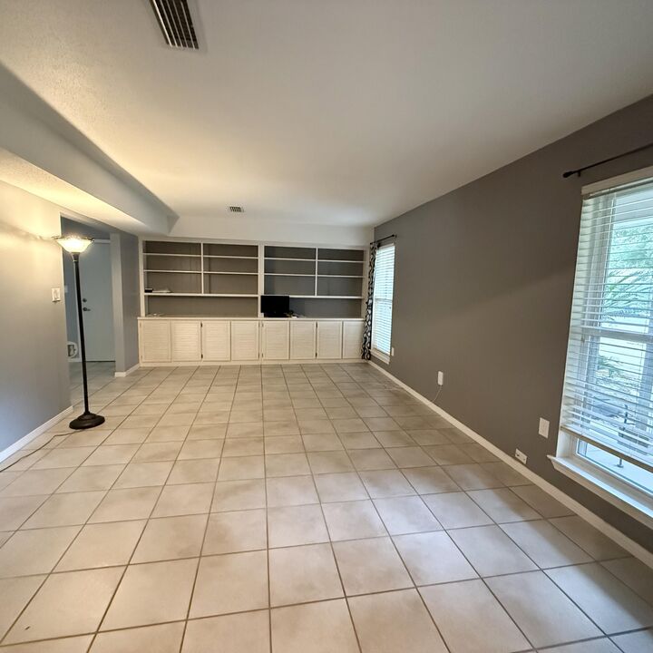 Property Photo: 6 Krivik Court FL 32547