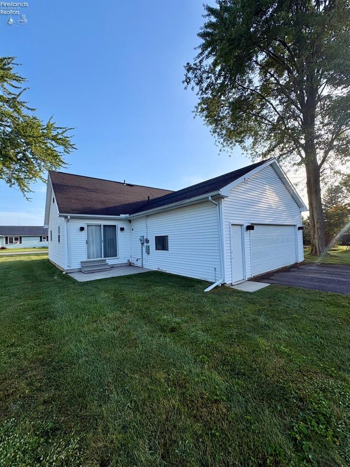 Property Photo:  118 Thomas Street  OH 44883 